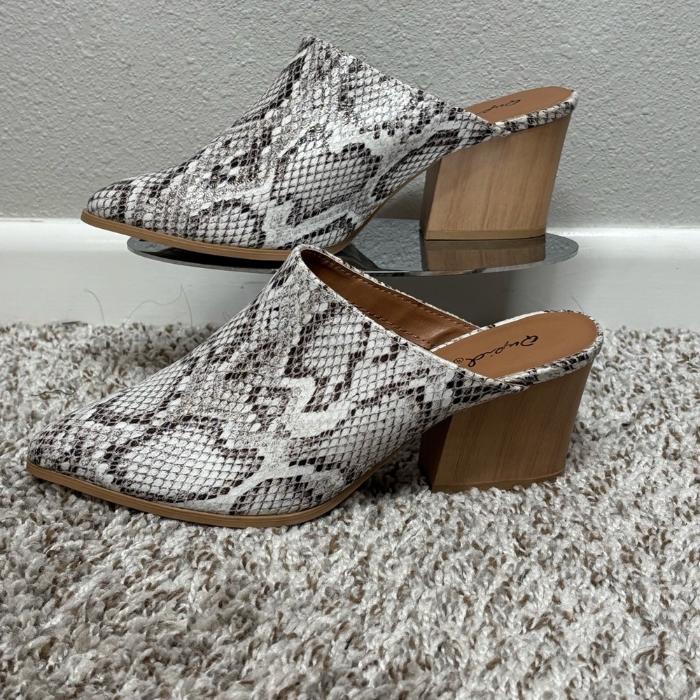 Qupid Animal Snake Skin Print Slip On Mules Size 6 Western Pointed Toe
